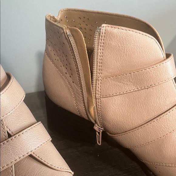 Qupid Women's Blush Ankle BootiesSize 7.5 - Picture 9 of 9